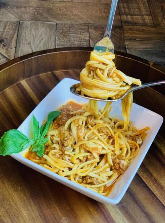 Pressure Cooker Spaghetti, instant pot, ninja foodi, spaghetti, pasta, italian, dinner, weeknight meal, noodles