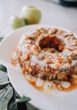 instant pot apple, instant pot apple bread, instant pot monkey bread, instant pot dessert, instant pot breakfast, Ninja Foodi bread, Ninja Foodi breakfast, Ninja Foodi brunch, Ninja Foodi dessert, Ninja Foodi monkey bread, Ninja Foodi apple, Ninja Foodi caramel apple, apple, breakfast, brunch, dessert, monkey bread,