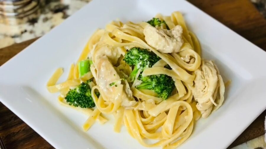 Instant-Pot-Creamy-Chicken-Fettuccini-Alfredo-poster fettucine alfredo