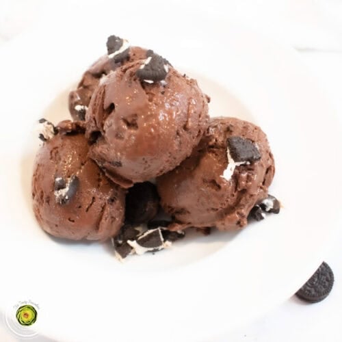 Delicious chocolate ice cream with cookie crumbs, perfect for dessert lovers.